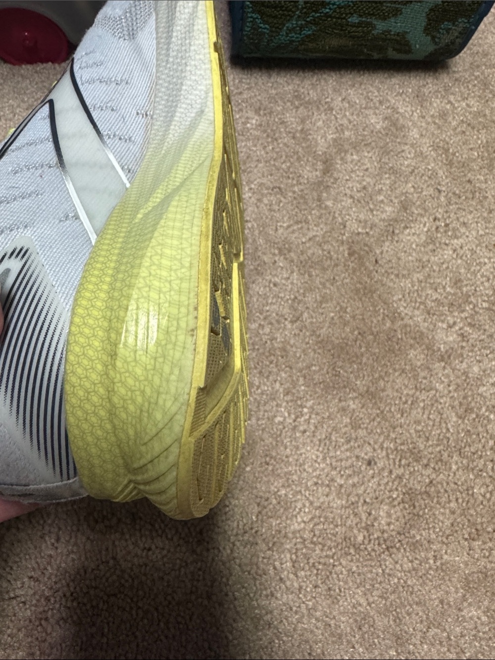 Women’s Size 9.5 Brooks White & Yellow Athletic Shoes - Picture 15 of 16